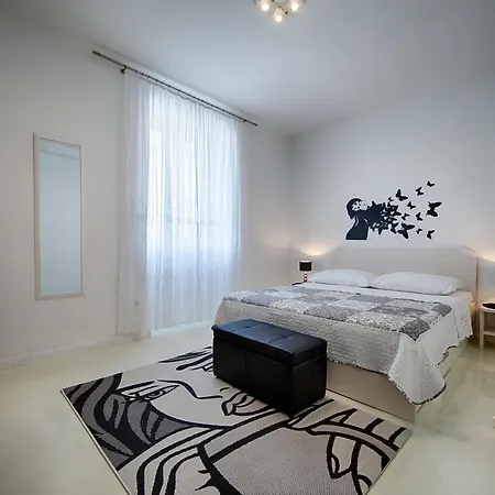 Jure Apartment *